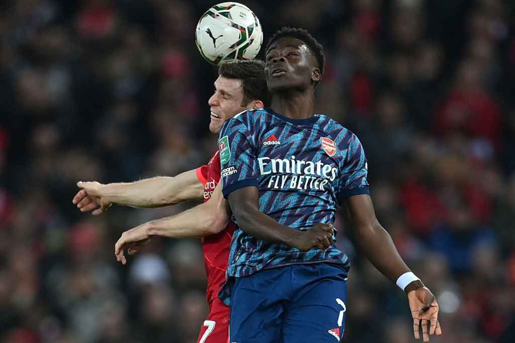 Arsenal sukses menahan imbang Liverpool 0-0 meski harus menuntaskan penampilan hanya dengan sepuluh pemain pada leg pertama semifinal Piala Liga Inggris di Stadion Anfield, Jumat, 14 Januari 2022 dini hari WIB.
