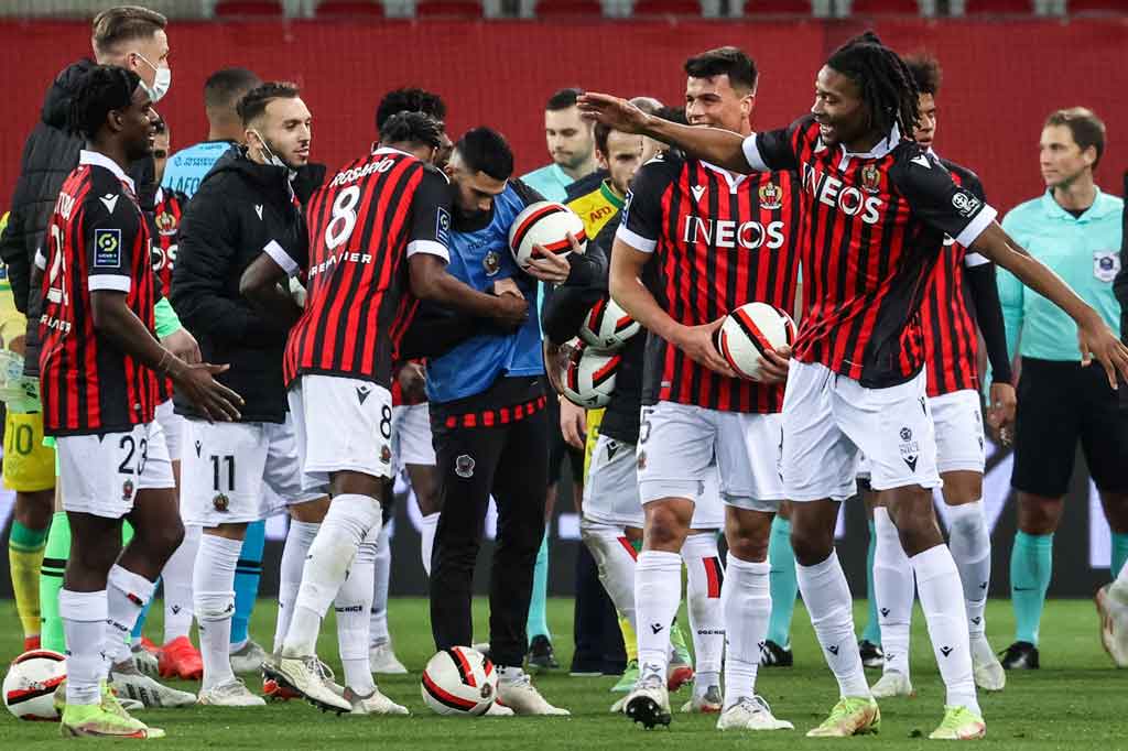 Dengan hasil tersebut mereka kini mengumpulkan 39 poin dari 21 pertandingan atau delapan poin di belakang pemuncak klasemen Paris St Germain yang menjamu Stade Brestois Sabtu malam nanti. Sementara Nantes menduduki urutan kesembilan dengan 29 poin. 