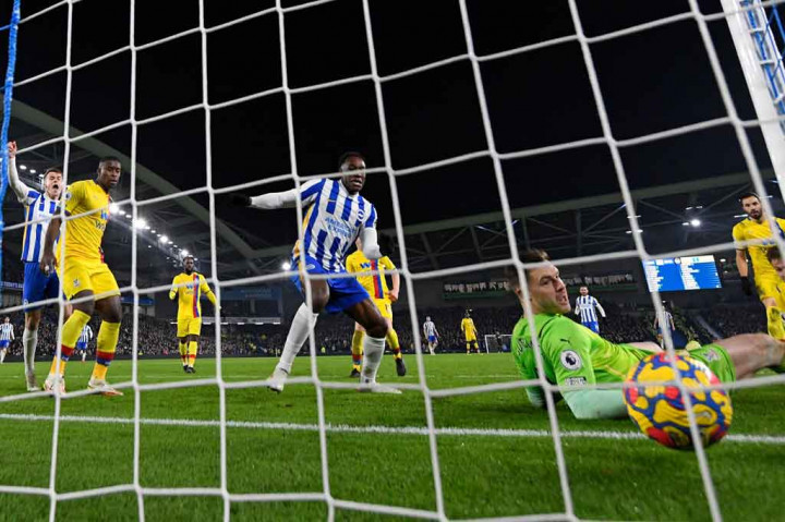Saat Palace menempuh segala upaya untuk mengamankan tiga poin,  bek asal Denmark Joachkim Anderson tidak sengaja membelokkan bola ke gawangnya sendiri tiga menit menjelang pertandingan usai.