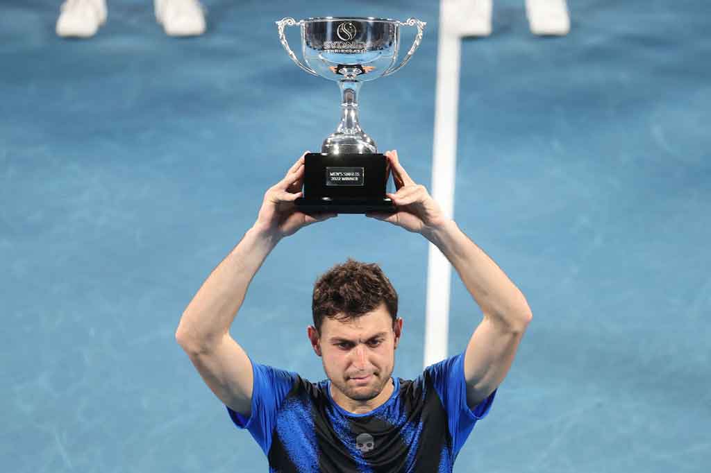 Unggulan teratas Aslan Karatsev berhasil meraih gelar Sydney Tennis Classic usai mengalahkan Andy Murray, Sabtu, 15 Januari 2022.