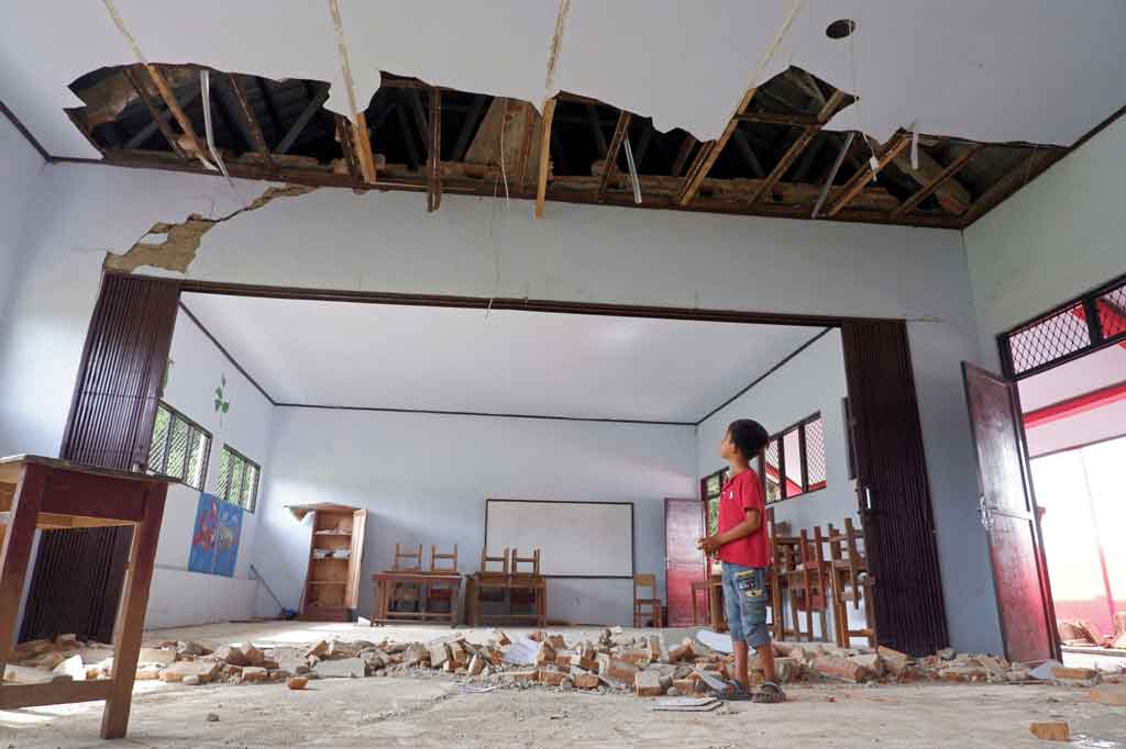 Kerusakan paling banyak terjadi di Kabupaten Pandeglang dengan total rumah rusak berat ada sebanyak 26 unit, rusak sedang 33 unit, rusak ringan 131 unit, termasuk 10 unit sekolah, satu puskesmas, satu pabrik, satu kantor pemerintahan, satu tempat ibadah, dan satu tempat usaha.