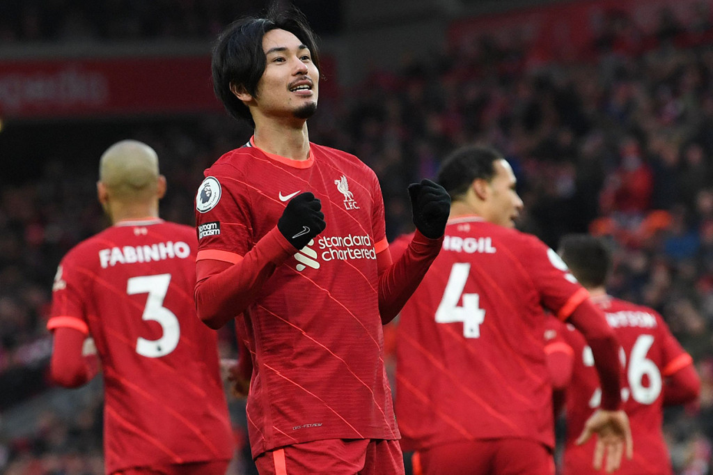 Takumi Minamino melakukan selebrasi usai mencetak gol ke gawang Brentford dalam laga pekan ke-22 di Anfield, Minggu, 16 Januari 2022, malam WIB.