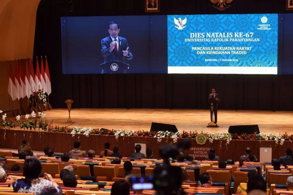 Dalam pengarahannya, Presiden Jokowi mengatakan implementasi Pancasila berupa gotong royong seluruh masyarakat dan pemangku kepentingan merupakan kunci utama dalam penanganan pandemi di Indonesia.