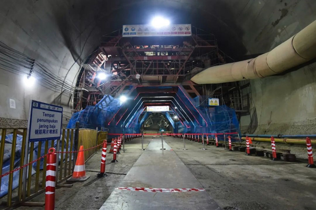 Presiden meyakini keberadaan KCJB membuat mobilitas orang dan barang dari Jakarta menuju Bandung dan sebaliknya jauh lebih cepat. Tingkat kemacetan di jalan raya juga diproyeksikan menurun karena masyarakat akan mulai beralih ke moda transportasi baru tersebut.