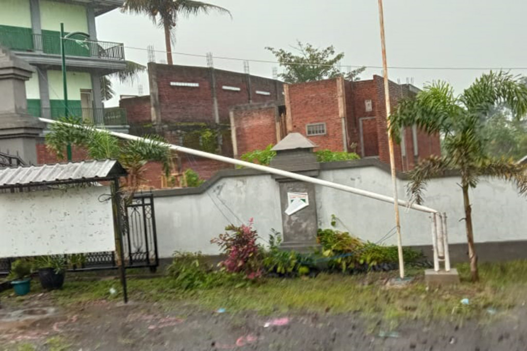 Alie mengimbau kepada masyarakat untuk tetap waspada terhadap cuaca ekstrim yang terjadi. Sebab, potensi curah hujan tinggi di Kota Malang diperkirakan masih akan terus terjadi hingga Februari 2022.