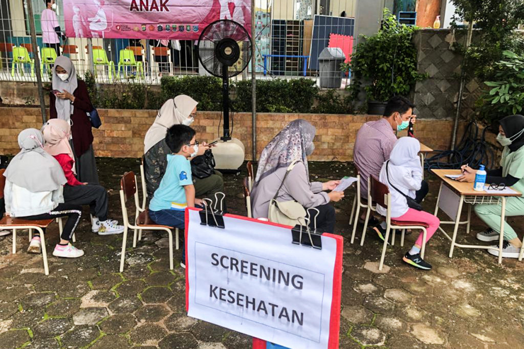 Indonesia menerima 6 juta dosis vaksin Sinovac pada pengiriman tahap ke-196, Minggu, 16 Januari 2022, yang merupakan pembelian langsung dilakukan oleh pemerintah dan segera didistribusikan ke sejumlah wilayah yang memerlukan dalam rangka program vaksinasi nasional.