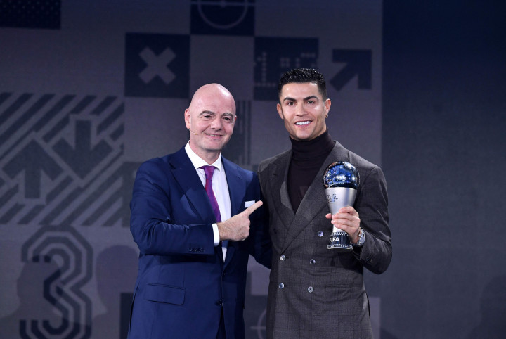 Ronaldo Sabet Penghargaan Spesial dari FIFA