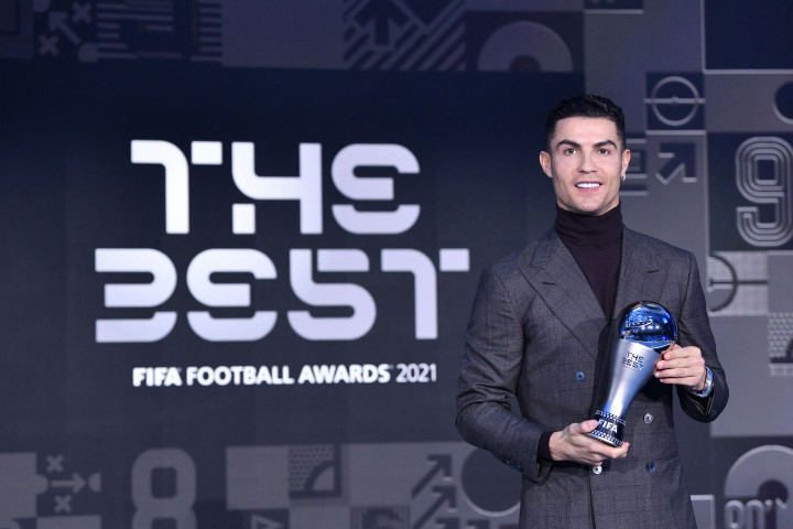Ronaldo Sabet Penghargaan Spesial dari FIFA