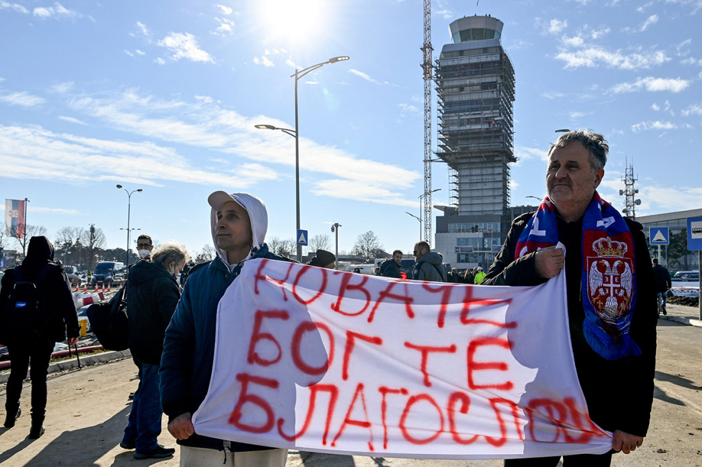 Djokovic sudah tiba di Belgrade pada Senin, 17 Januari 2022. Ia pun disambut oleh warga seperti seorang pahlawan. 