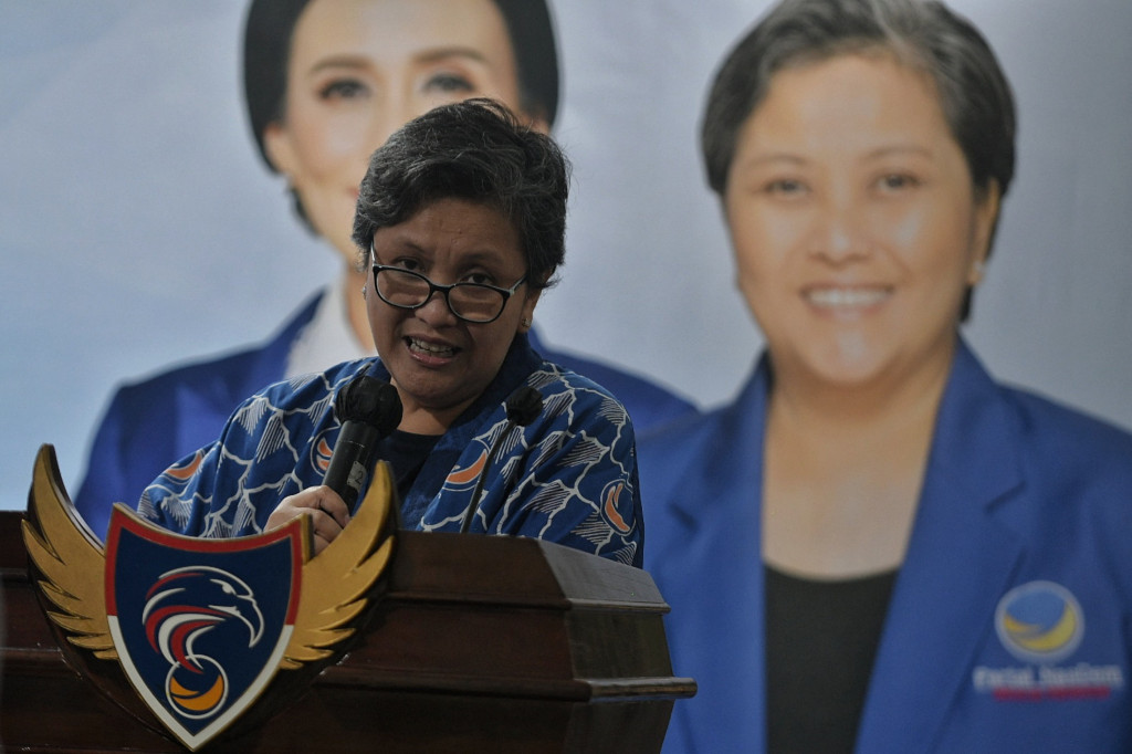 Wakil Ketua MPR RI Lestari Moerdijat saat memberi sambutan pada pembukaan 'Posko Pengaduan Kekerasan Seksual' di Kantor DPW Partai Nasdem DKI Jakarta, Menteng, Jakarta Pusat, Selasa, 18 Januari 2022.