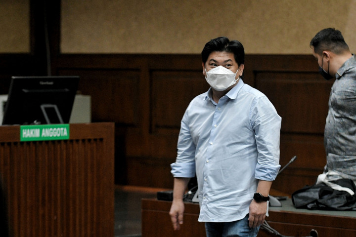 Kendati demikian majelis hakim tetap menjatuhkan hukuman terhadap Heru Hidayat berupa pidana tambahan untuk membayar uang pengganti senilai Rp12,6 triliun.