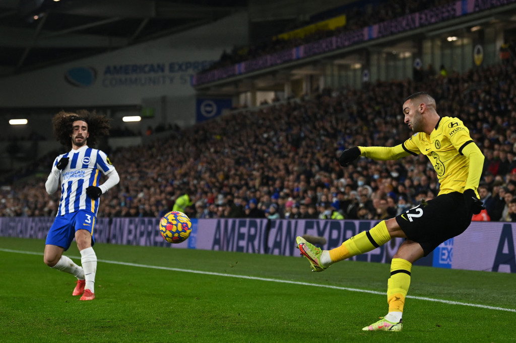 Chelsea menutup babak pertama unggul 1-0 berkat sepakan Hakim Ziyech dari luar kotak penalti.