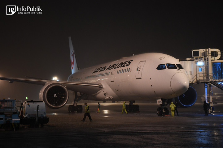 Indonesia kembali kedatangan vaksin sebagai salah satu upaya menghadapi pandemi Covid-19, Senin, 19 Januari 2022. Vaksin dalam tahap kedatangan ke-198 dan 199 ini merupakan donasi dari Pemerintah Belanda dan Jepang.