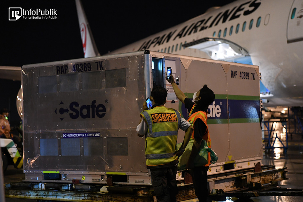 Menlu Retno menjelaskan, donasi ini merupakan pengiriman ke 10 dukungan vaksin dari Pemerintah Belanda. Dengan tibanya vaksin hari ini, Indonesia telah menerima sejumlah 6.047.400 dosis vaksin dari Belanda.