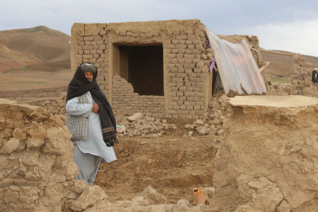 Gempa bumi berkekuatan Magnitudo 5,6 mengguncang wilayah Afghanistan bagian barat pada Senin, 17 Januari 2022, waktu setempat. 