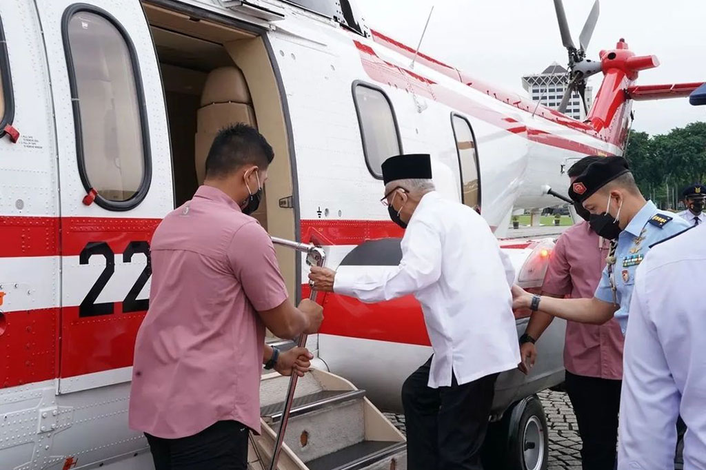 Ma'ruf Amin bertolak dengan menggunakan Helikopter Kepresidenan Super Puma VVIP dari Lapangan Monumen Nasional (Monas) Jakarta, Kamis pukul 08.30 WIB, menuju Helipad di Lapangan Pesanggrahan, Kecamatan Munjul, Kabupaten Pandeglang, Banten.