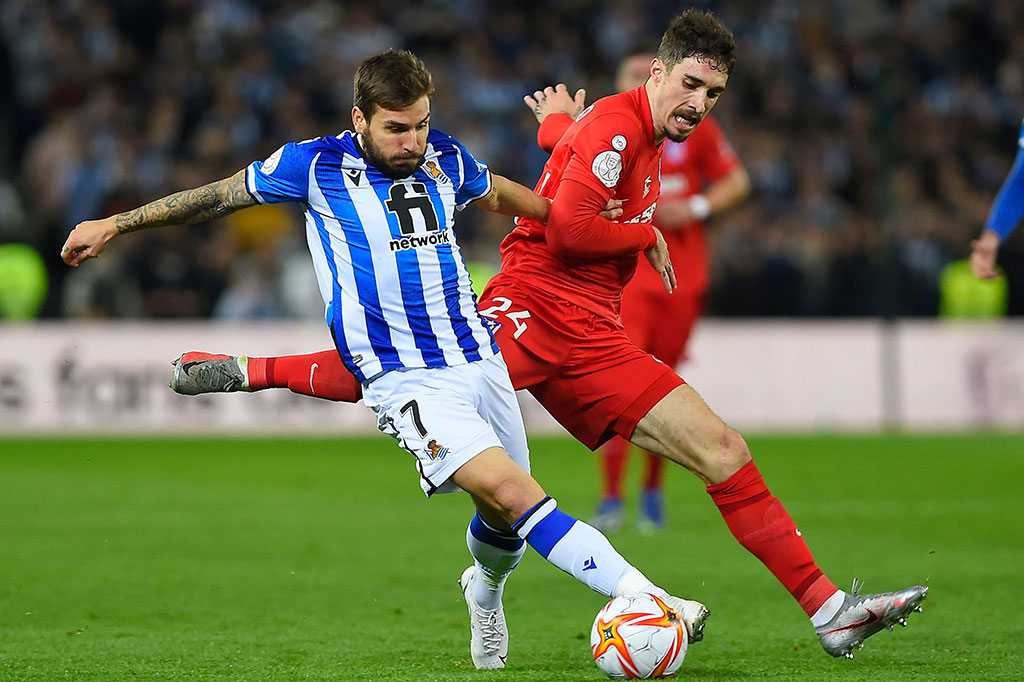 Sociedad banyak merepotkan pertahanan Atletico dengan terus merangsek ke daerah pertahanan lawan.