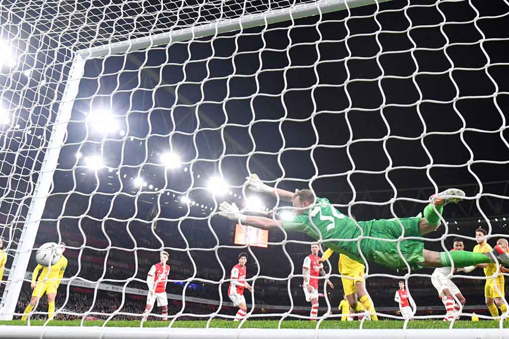 Ibrahima Konate, yang baru masuk di awal babak kedua menggantikan Joel Matip, memperoleh peluang Liverpool berikutnya dalam situasi sepak pojok menyambut umpan Alexander-Arnold, sayang bola sundulannya masih mengenai tiang gawang.