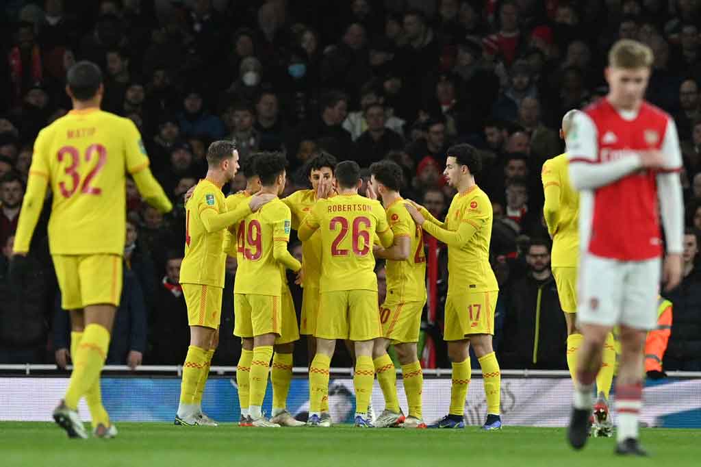 Tim tamu kemudian berhasil menggandakan keunggulan pada menit ke-77 saat Jota lolos dari kawalan pemain tuan rumah dan mencungkil bola di atas badan Ramsdale.