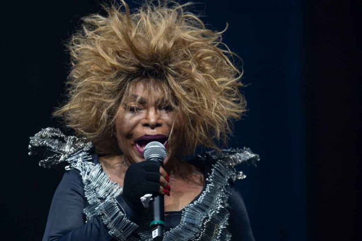 Suara serak Soares yang tidak diragukan lagi menjadikannya salah satu penyanyi paling populer dan terkenal di Brasil, menampilkan lebih dari 30 rekaman yang dirilis selama enam dekade kariernya.