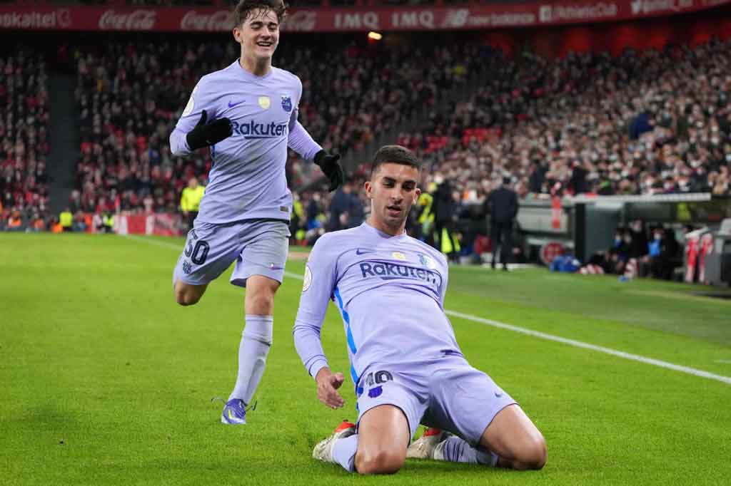 Barcelona kemudian berhasil menyamakan kedudukan pada menit ke-20. Ferran Torres mencetak gol perdananya untuk Barca. Skor 1-1 bertahan hingga turun minum.