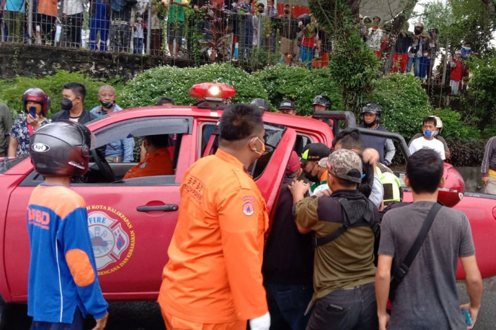 Tronton Tabrak Belasan Kendaraan di Lampu Merah Balikpapan, Lima