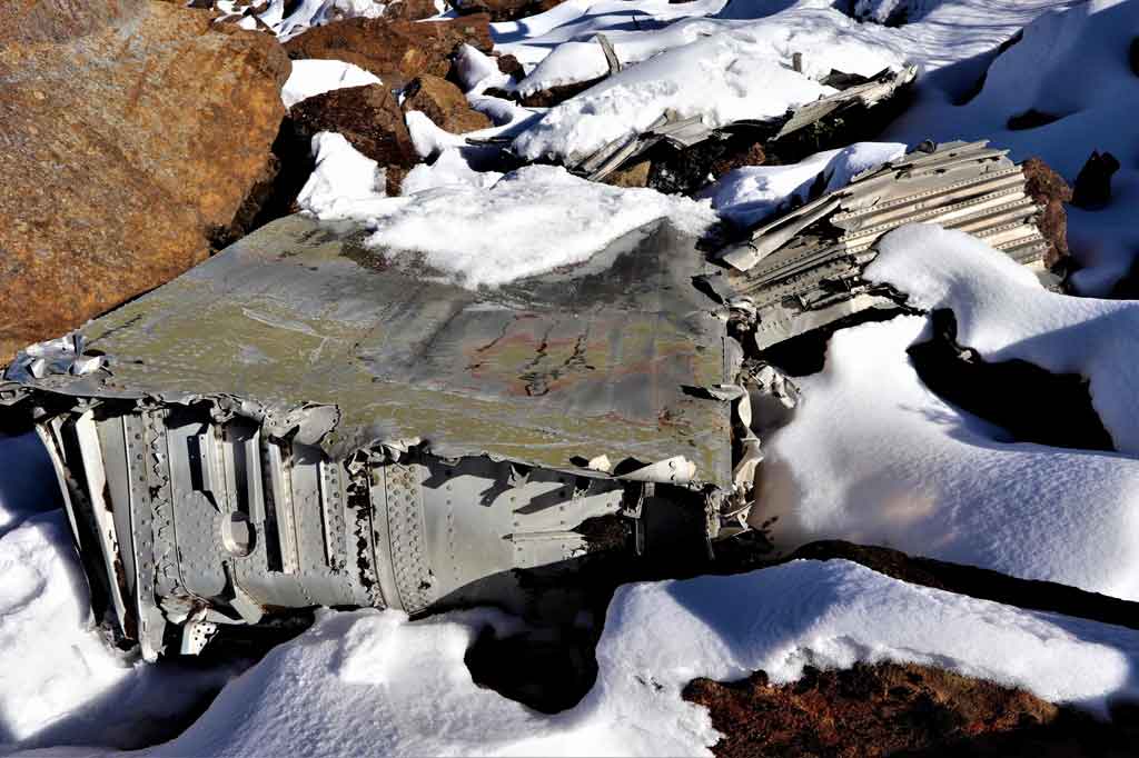 Puing-puing pesawat masa Perang Dunia II ditemukan di sisi gunung yang tertutup salju di negara bagian Arunachal Pradesh, di timur laut India.