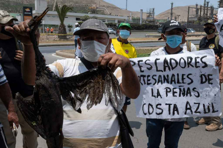 Rasa Putus Asa Nelayan Peru atas Tumpahan Minyak akibat Letusan