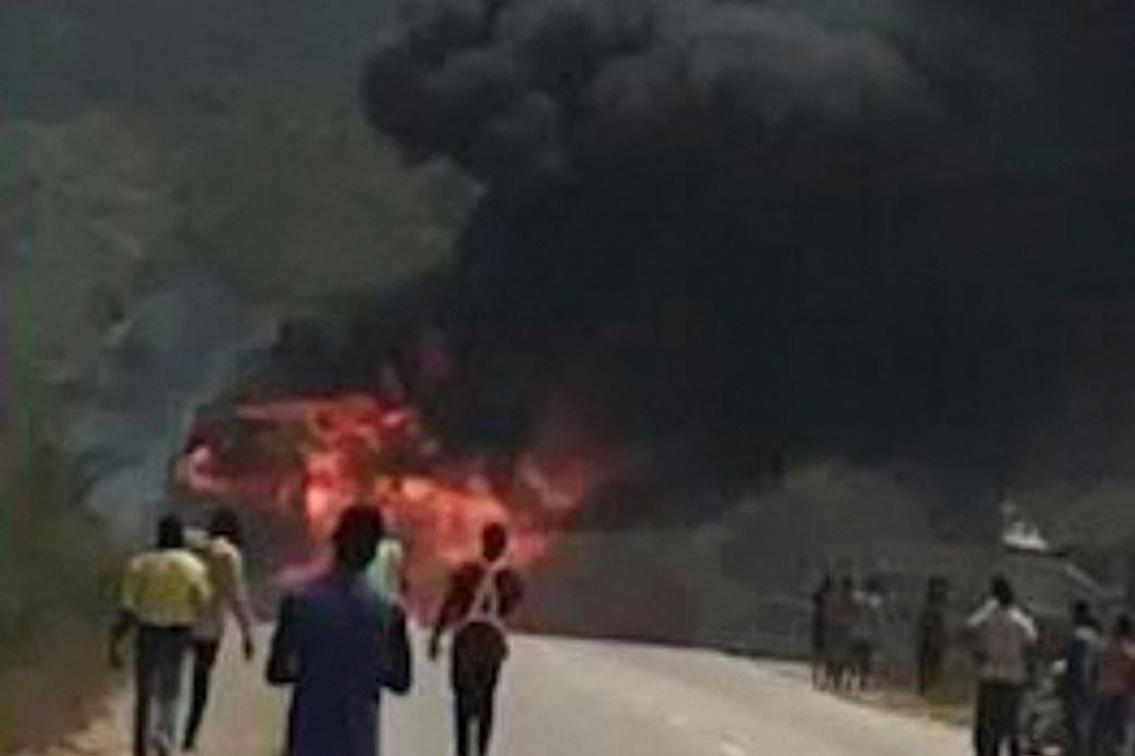 Ledakan dahsyat terjadi di komunitas tambang di Kawasan Barat Ghana pada Kamis, 20 Januari 2022 waktu setempat. Ledakan yang terjadi setelah sebuah truk membawa bahan peledak bertabrakan dengan sebuah sepeda motor tersebut mengakibatkan 17 orang meninggal dan 59 lainnya luka-luka.