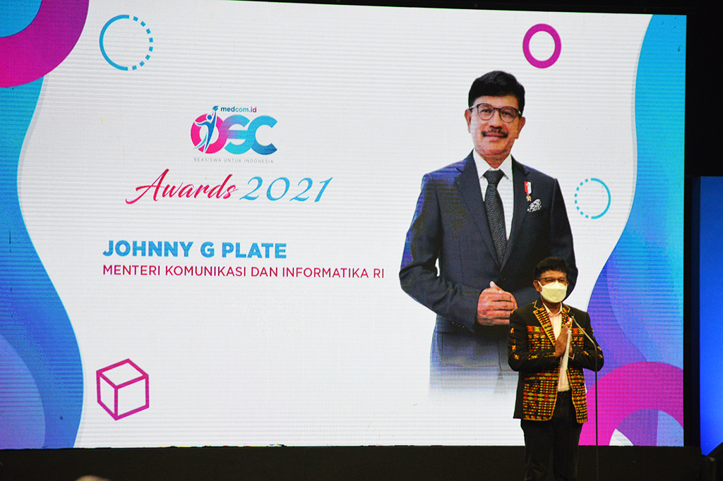 Menteri Komunikasi dan Informatika Jhonny G. Plate memberikan sambutan dalam acara OSC Awards 2021, Sabtu, 22 Januari 2022.