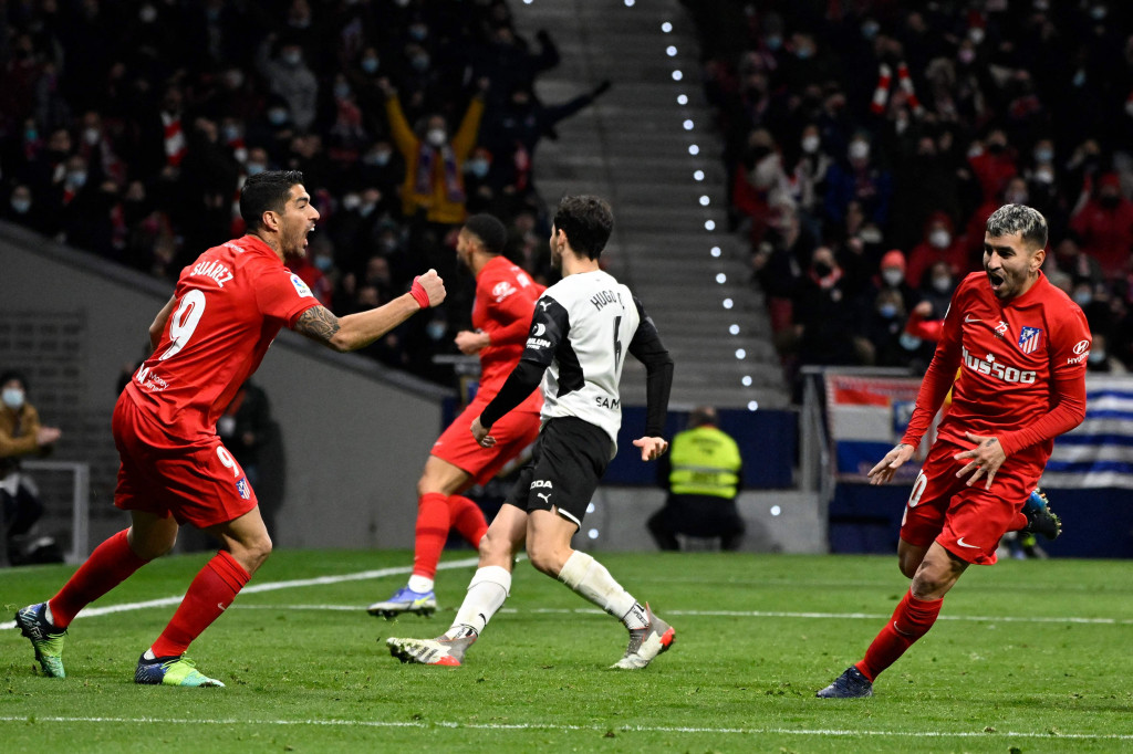 Atletico Madrid berhasil selamat dari kekalahan seusai Angel Correa (90+1’) dan Mario Hermoso (90+3’) pada injury time. 