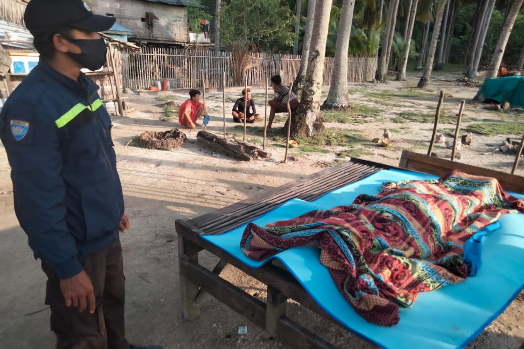 Korban meninggal dunia bernama Yohanes Suju, seorang pelajar berumur 14 tahun dan Stefanus Darlin yang sehari-hari bekerja sebagai petani.