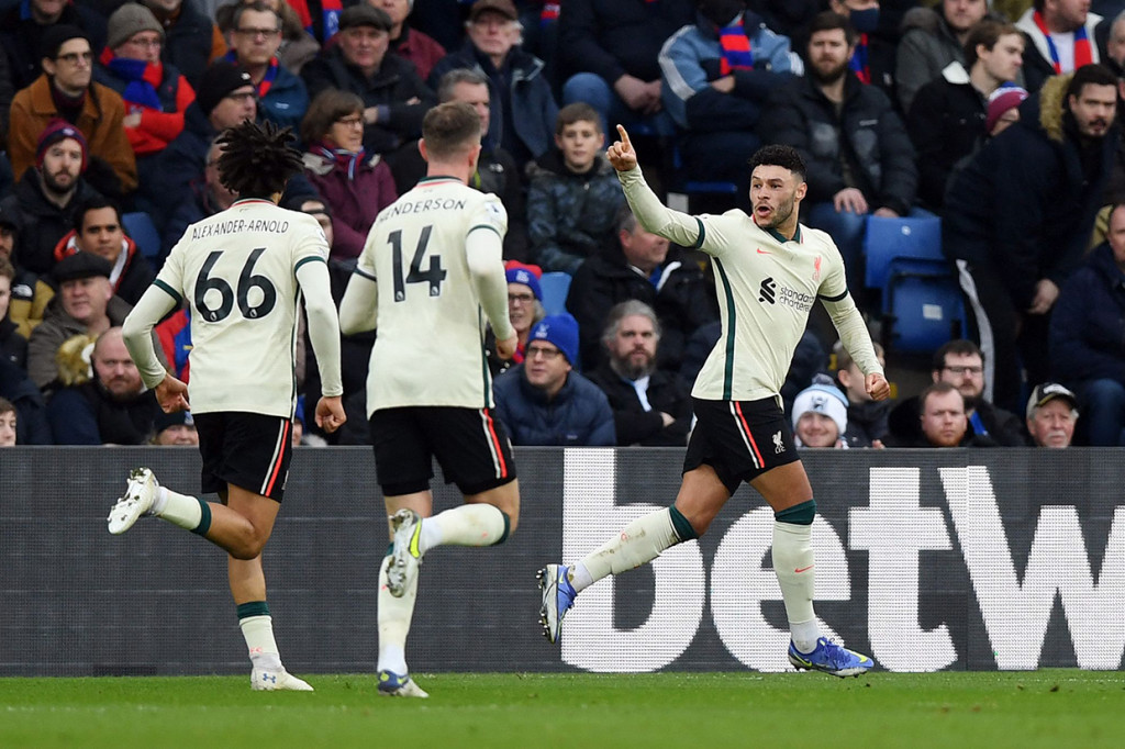 Oxlade Chamberlain melakukan selebrasi usai mencetak gol ke gawang Crystal Palace pada pekan ke-23 Liga Inggris 2021/2022 di Selhurst Park, Minggu, 23 Januari 2022, malam WIB.