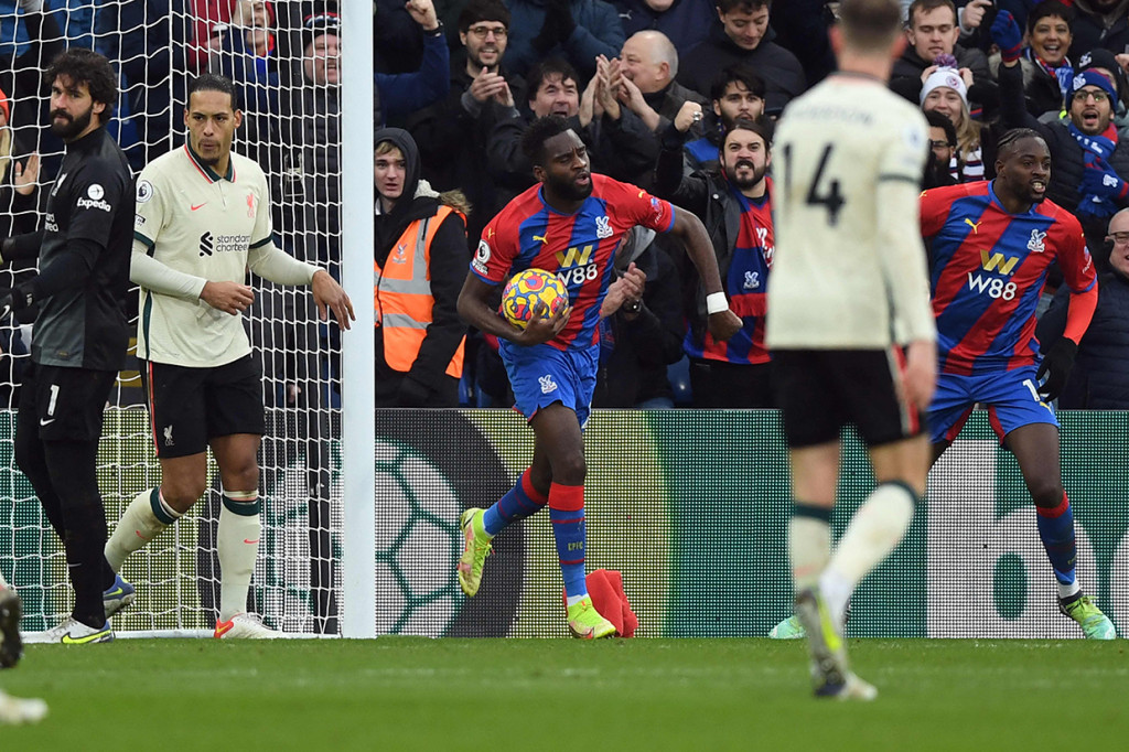 Palace memperkecil kedudukan 10 menit babak kedua berjalan via gol Odsonne Edouard.