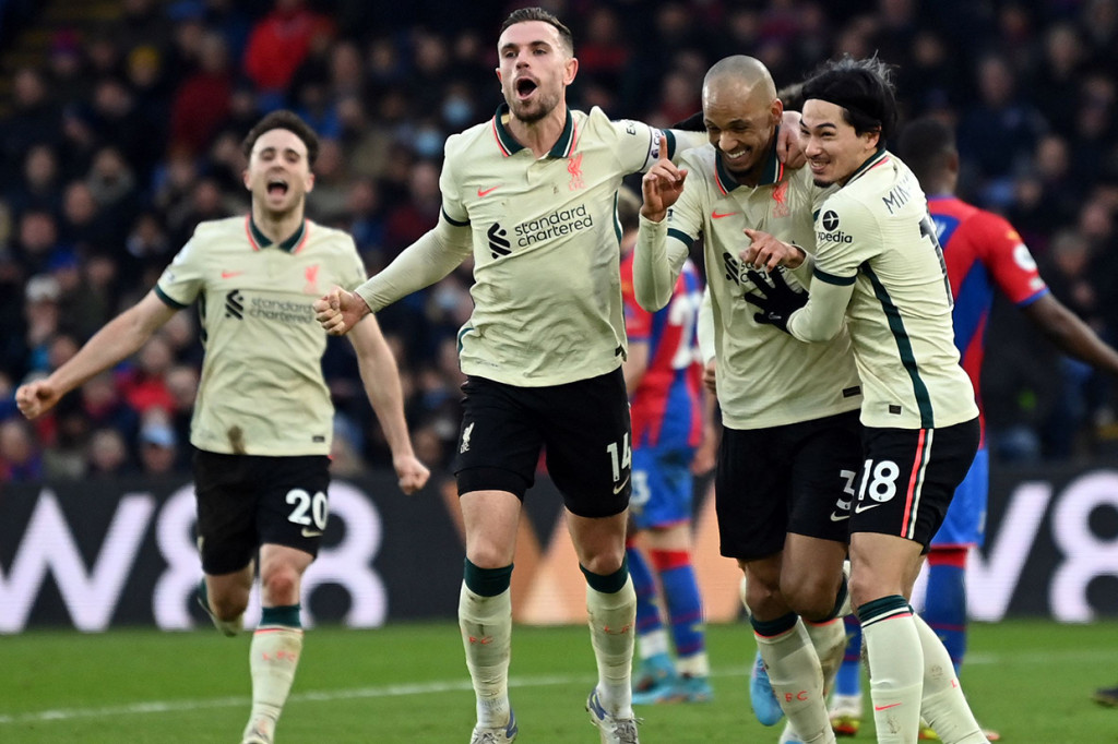 Liverpool kini menorehkan 48 poin dari 22 laga, terpaut sembilan poin dari Manchester City di puncak dengan masih menyimpan satu pertandingan.