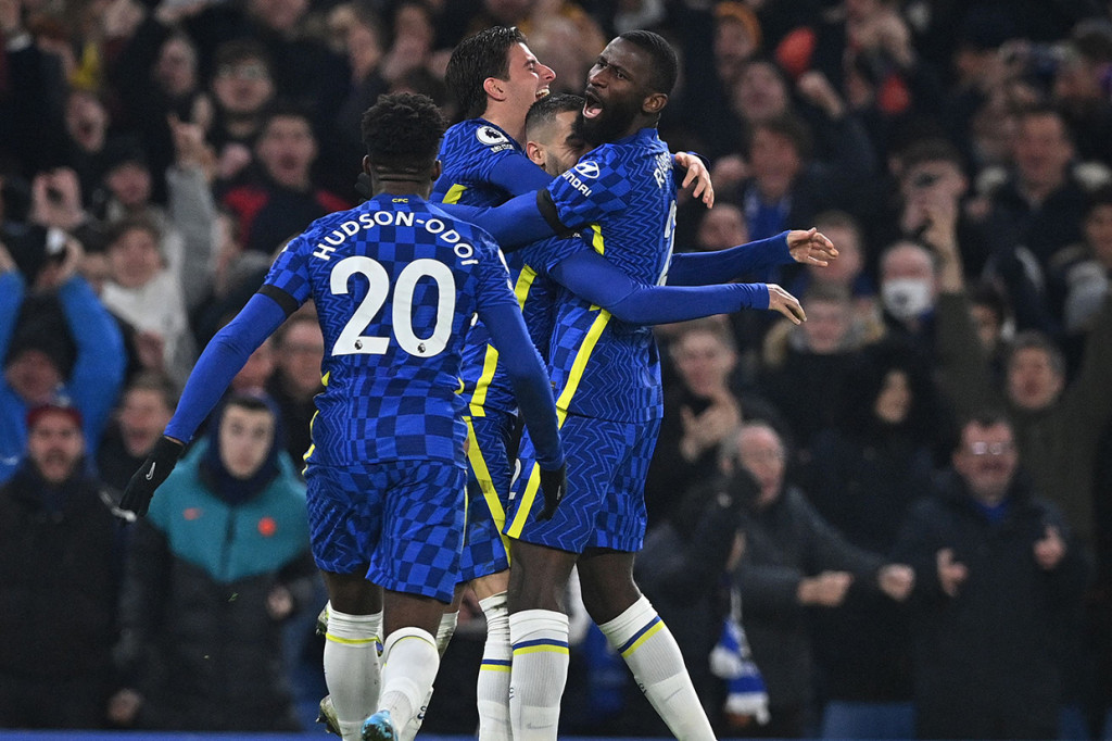 Kemenangan 2-0 membuat Chelsea kini mengoleksi 47 poin di peringkat tiga klasemen Liga Inggris, menempel Liverpool di peringkat dua yang sudah mengumpulkan 48 poin. 