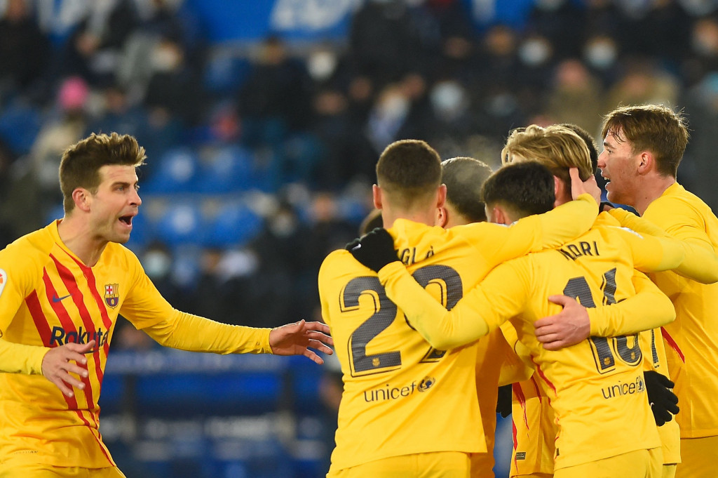 Barcelona berhasil memetik kemenangan 1-0 kala bertamu ke markas Deportivo Alaves pada pekan ke-22 LaLiga, kasta tertinggi Liga Spanyol, musim 2021-2022. 