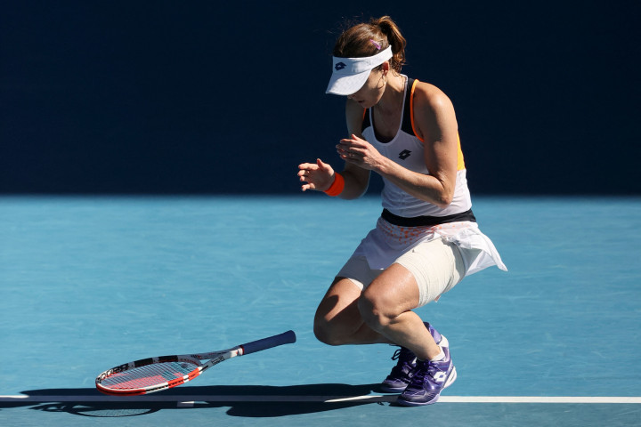 Bagi Cornet, kemenangan ini mengantar dia ke perempatfinal Australian Open 2022. 