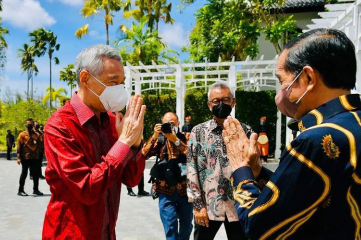 Presiden Joko Widodo menerima kunjungan Perdana Menteri (PM) Singapura Lee Hsien Loong, di The Sanchaya Resort Bintan, Kabupaten Bintan, Provinsi Kepulauan Riau, Selasa, 25 Januari 2022.