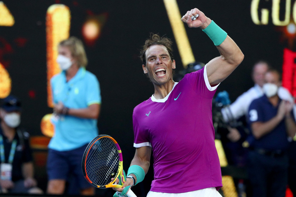 Rafael Nadal berhasil lolos ke semifinal Australia Open 2022, setelah mengalahkan Denis Shapovalov dalam duel lima set selama lebih dari empat jam.