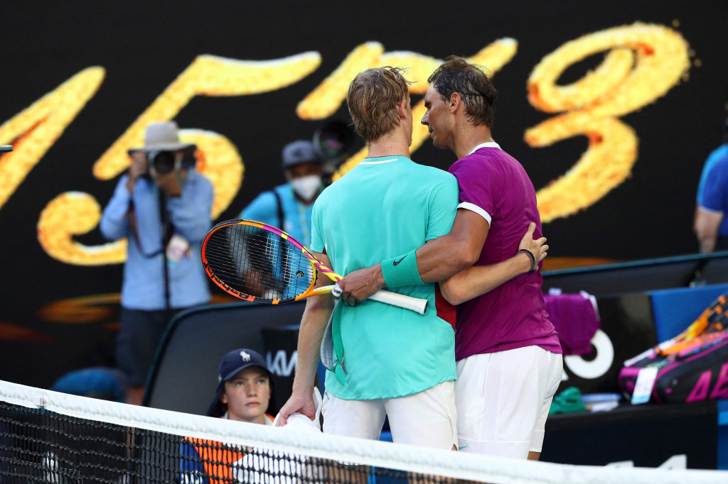 Nadal, yang diunggulkan di tempat keenam, ditantang Shapovalov di laga perempatfinal yang dihelat di Rod Laver Arena, Selasa, 25 Januari 2022.
