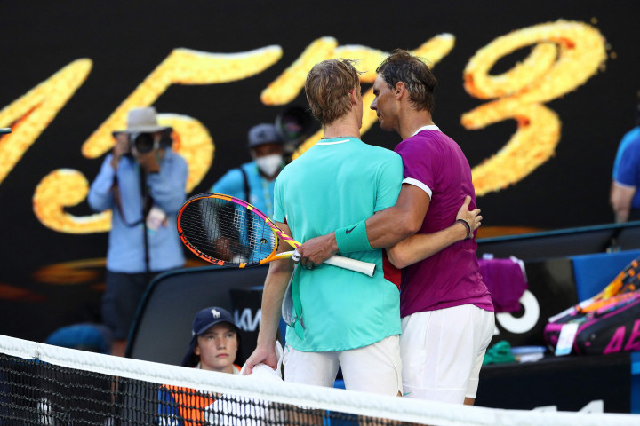 Nadal, yang diunggulkan di tempat keenam, ditantang Shapovalov di laga perempatfinal yang dihelat di Rod Laver Arena, Selasa, 25 Januari 2022.