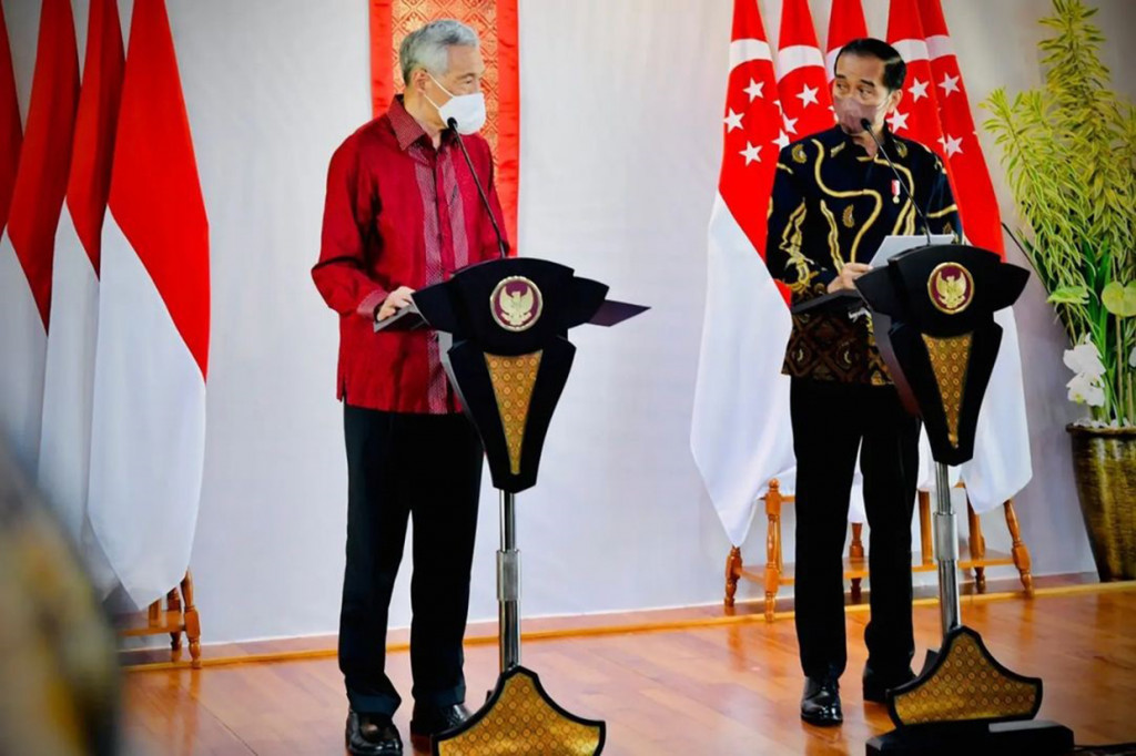 Presiden Joko Widodo menerima kunjungan Perdana Menteri Singapura, Lee Hsien Loong, di The Sanchaya Resort Bintan, Kabupaten Bintan, Provinsi Kepulauan Riau, Selasa, 25 Januari 2022. 