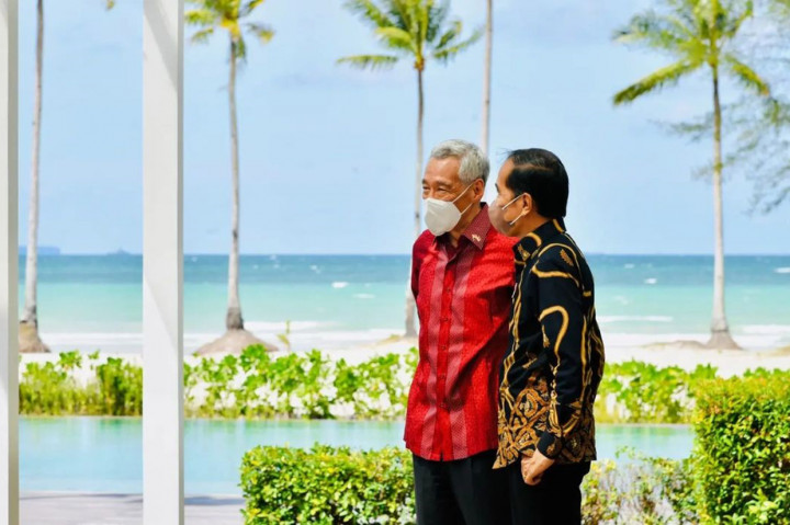 Momen hangat Jokowi dan PM Lee itu terlihat dari foto yang dibagikan Biro Pers Sekretariat Presiden, Selasa, 25 Januari 2022. Keduanya melakukan swafoto sebelum melakukan jamuan santap siang.