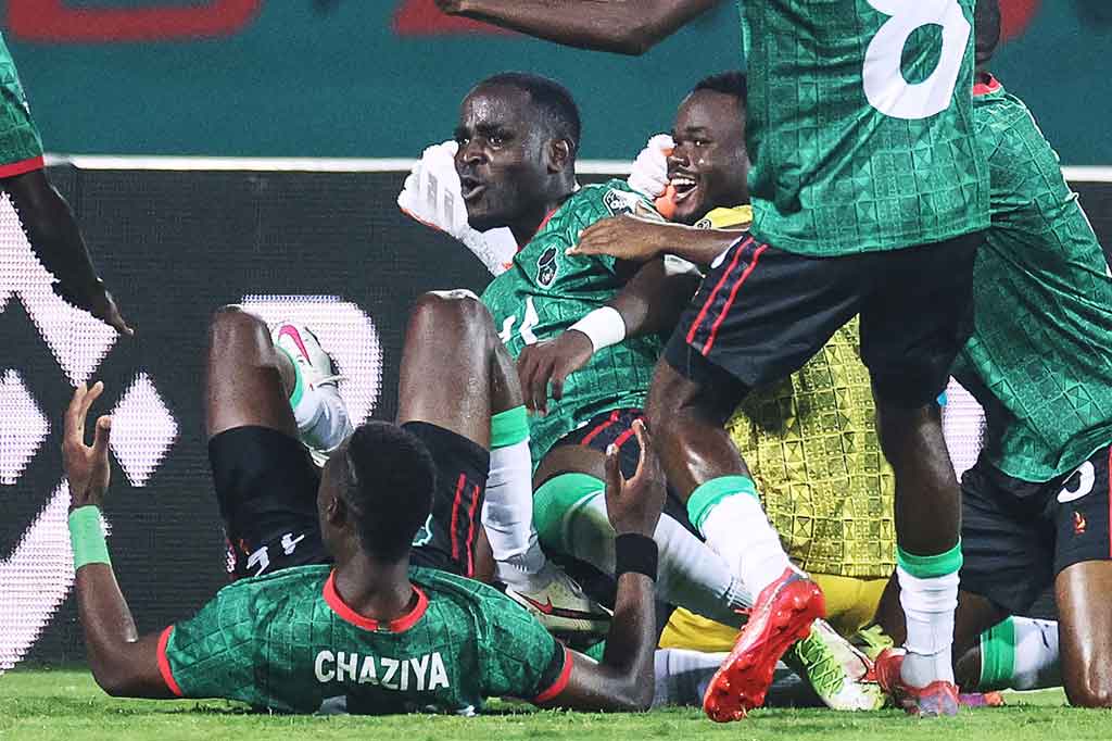 Gabadinho Mhango sempat membawa Malawi yang baru pertama kali lolos ke fase gugur turnamen ini, unggul pada menit ke-7 dengan gol indahnya dari jarak 40 meter.