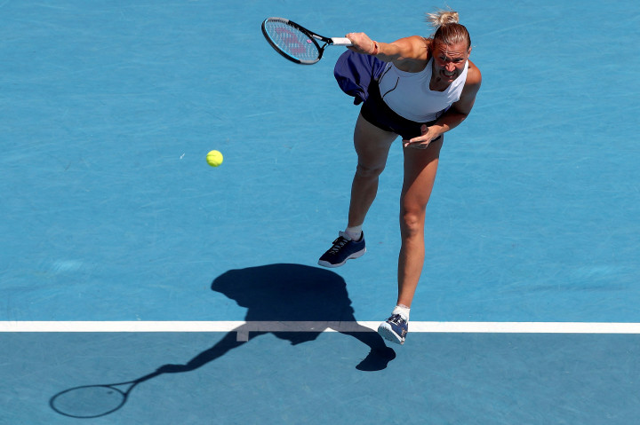 Petenis asal Polandia itu melaju setelah berhasil menghentikan perlawanan petenis Estonia Kaia Kanepi dengan skor 4-6 7-6(2) 6-3 pada hari Rabu, 26 Januari 2022.