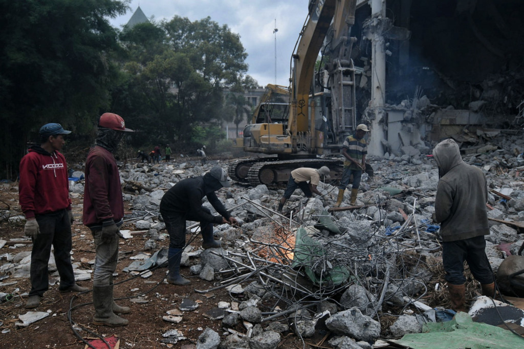 Kemudian penataan lanskap pulau-pulau di Danau Archipelago, renovasi Museum Theater Garuda, Museum Telkom, dan Keong Mas, Struktur Parkir (elevated), serta Revitalisasi Danau Archipelago.