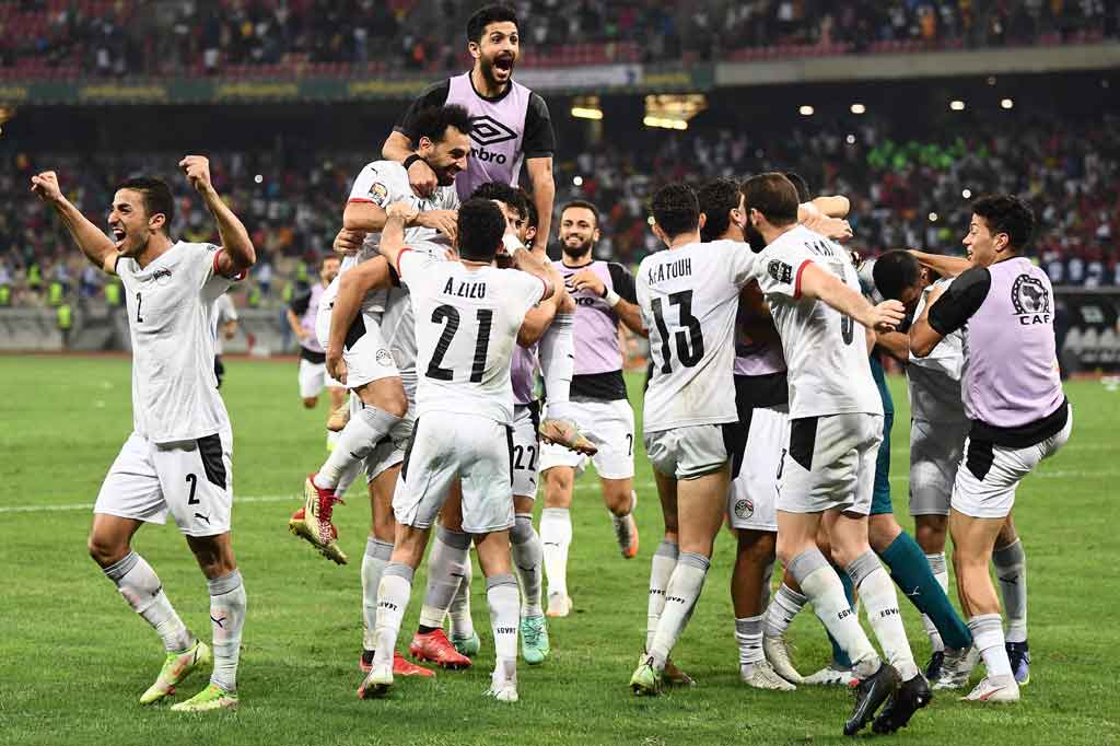 Adu penalti dilakukan setelah kedua tim bermain imbang 0-0 selama 120 menit dalam laga 16 besar di Douala. Mesir pun mencapai perempat final Piala Afrika 2021 guna menghadapi Maroko pada Minggu, 30 Januari 2022.