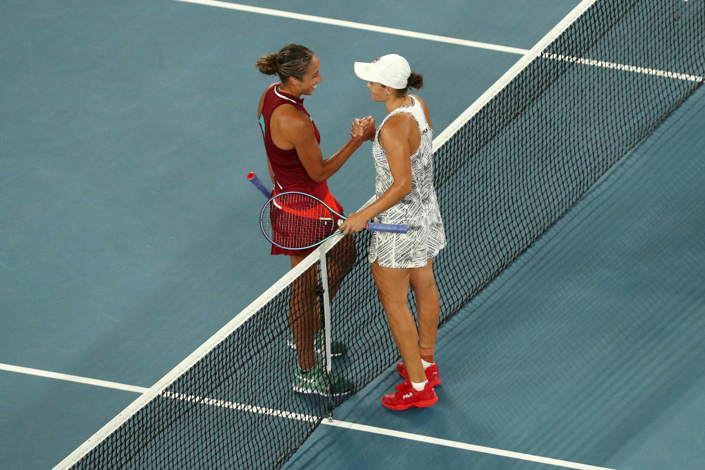 Petenis putri nomor satu dunia, Ashleigh Barty, mengalahkan wakil Amerika Serikat, Madison Keys, dengan skor 6-1 dan 6-3 pada semifinal Australia Open 2022 di Rod Laver Arena , Kamis, 27 Januari 2022. 