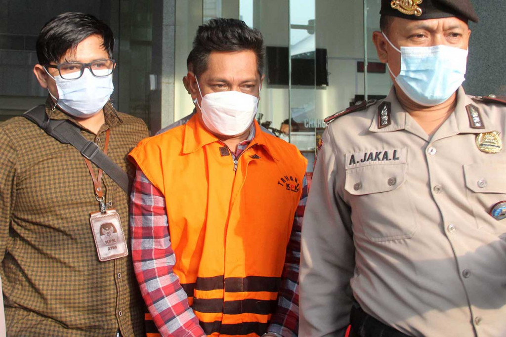 KPK menetapkan Laode M.Syukur sebagai tersangka karena diduga menjadi perantara suap dari tersangka Bupati Kolaka Timur (nonaktif) Andi Merya Nur kepada tersangka eks Direktur Jenderal Bina Keuangan Daerah Kementerian Dalam Negeri (Kemendagri) Mochamad Ardian Noervianto, terkait fee untuk meloloskan pengajuan Dana Pemulihan Ekonomi Nasional Daerah (PEN) akibat Pandemi Covid-19, untuk Kabupaten Kolaka Tahun 2021, pengembangan dari kasus suap proyek Rehabilitasi dan Rekonstruksi (RR) Kabupaten Kolaka Timur.